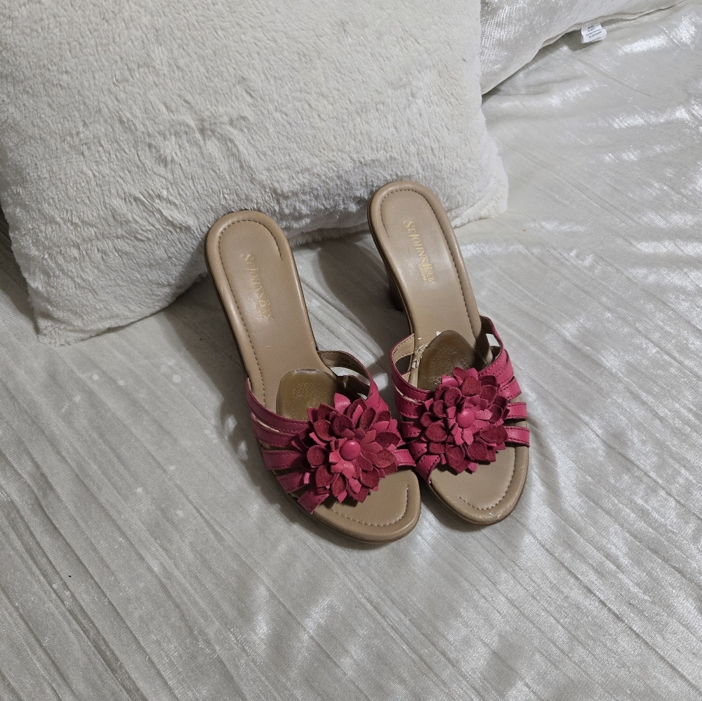 St JOHNS Bay Pink and Brown Floral Leather Sandals. Size 7 1/2. Worn Once!